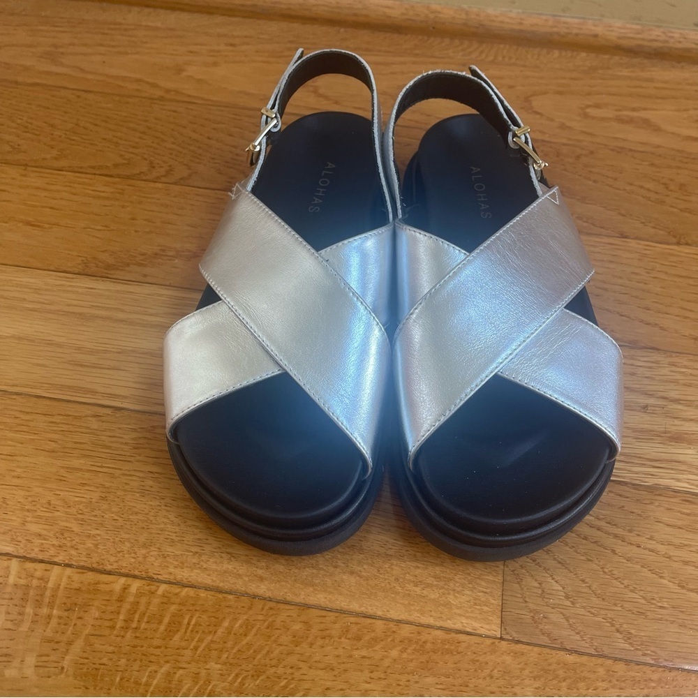 ALOHAS Marshmallow Shimmer Metallic Silver Leather Chunky Sandals Sz 39 EU - Picture 8 of 13